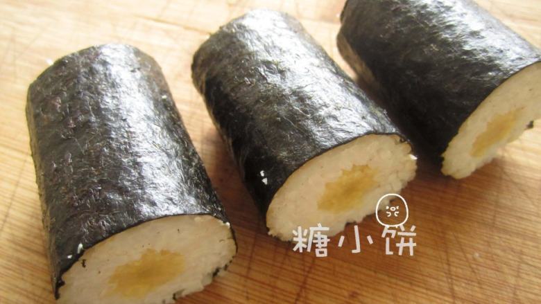 玉米笋细卷,切件即可,这一卷我切了3段。完成~