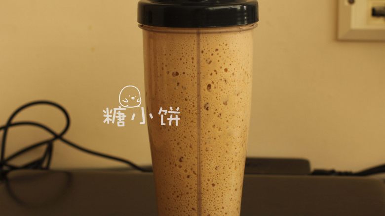 杂粮三角包,发酵至2倍大,剩余的留用(大概剩175G浸泡液+175G粉),可保存1-2天。
在1-2天内续新的,按照1:1的水粉比加入清水和高筋面粉进行酵种更新。
再次发酵后取一部分用,剩余的继续保存,这样循环下去。