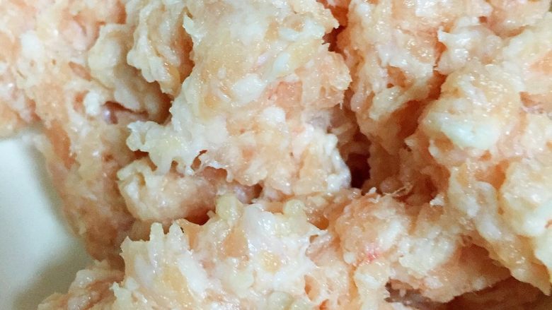 ※新手菜※酱茼蒿🌾,把<a style='color:red;display:inline-block;' href='/shicai/ 428'>五花肉</a>用绞肉机搅成肉沫备用