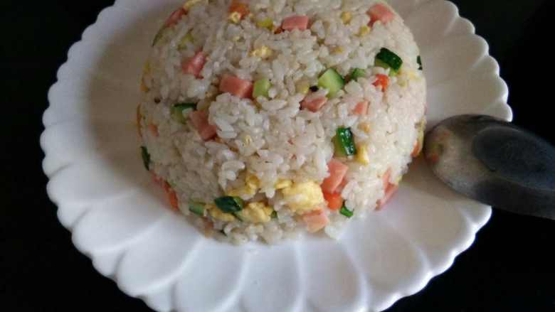 双蛋炒饭#乐享双节#,最后一步淋入香油即可