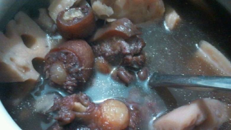 莲藕红豆牛尾汤