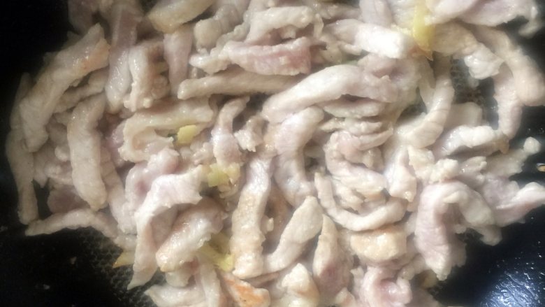 钱江肉丝,炒肉丝。哈哈自家做的，切的有些随性。