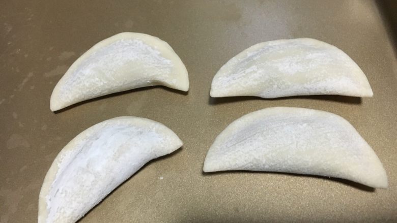 虾仁肉馅三鲜饺,同样包四个