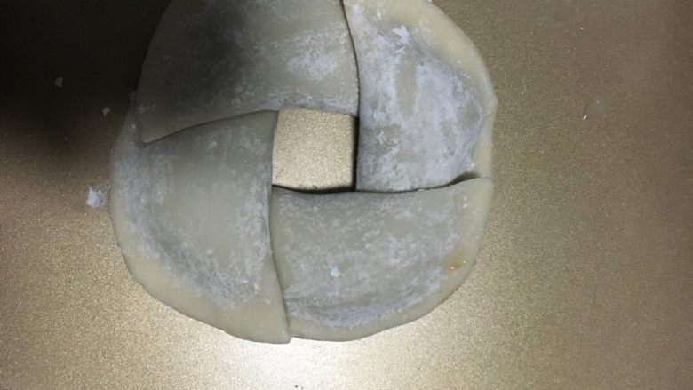 虾仁肉馅三鲜饺,互相重叠起来