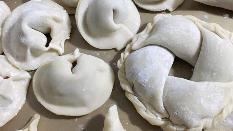 虾仁肉馅三鲜饺,我会包的也就这几款，好吧以后再慢慢学呀