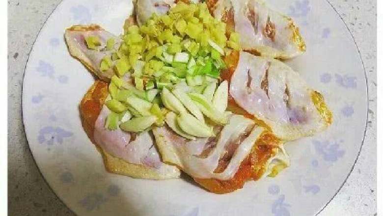 可乐鸡翅,放入。葱花，姜末，蒜末