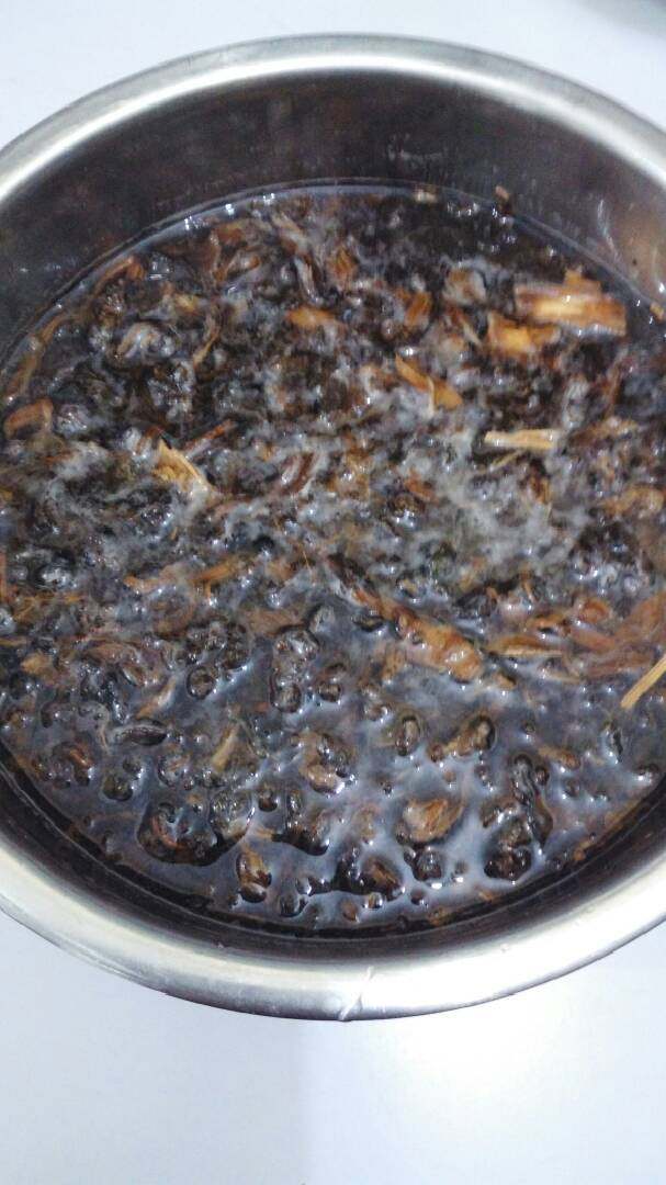 梅菜扣肉十#乐享双节#,梅菜浸泡1小时。