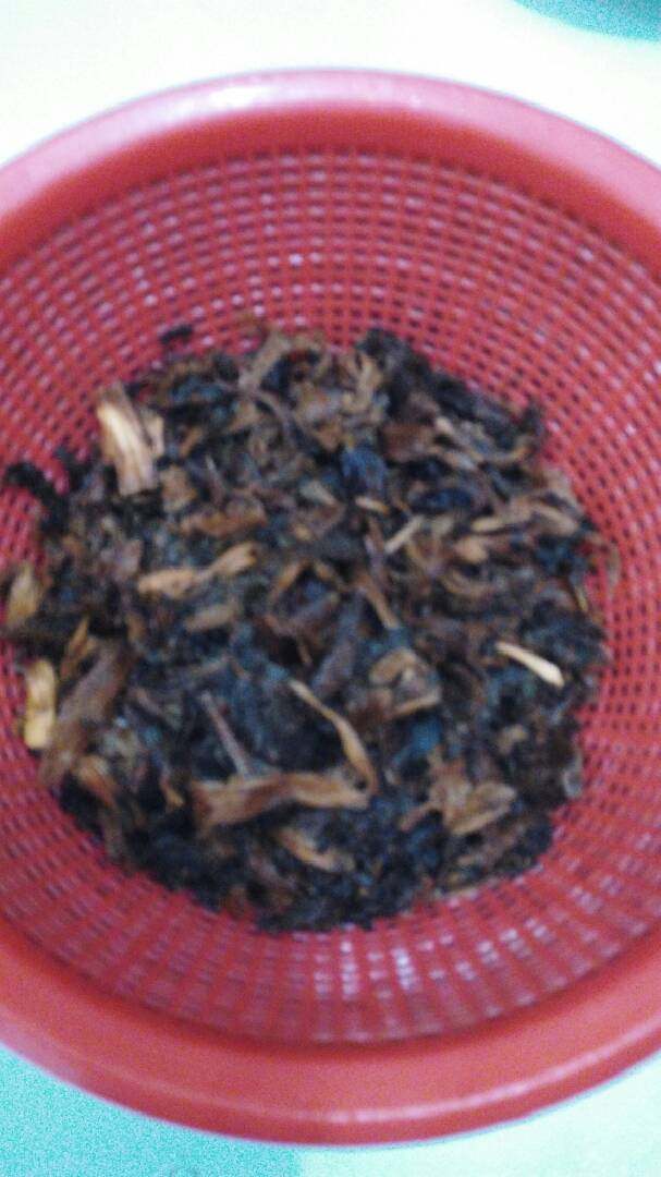 梅菜扣肉十#乐享双节#,捞出洗净,滤干水。