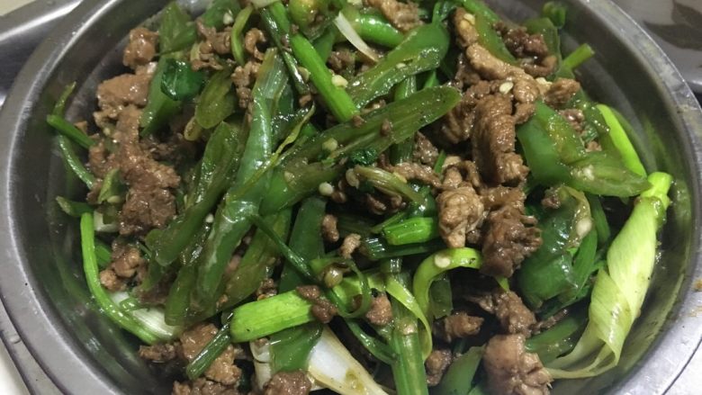 青椒炒牛肉/快手菜/家常菜,最后可以出锅啦!