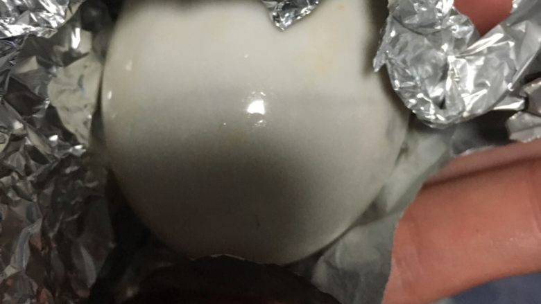 糯米咸蛋#乐享双节#,把蛋完整地包裹起来