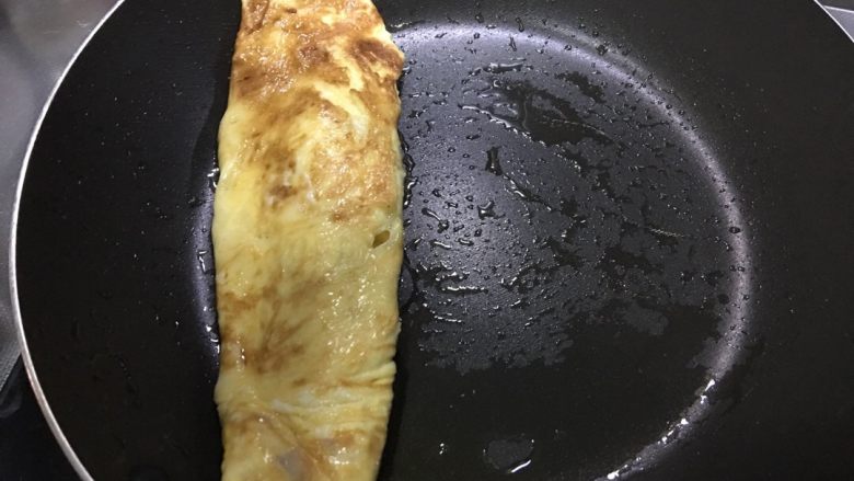 「吃货久久」小森日系鸡蛋卷升级版,鸡蛋6.7成熟时就卷起 不用乘出来 放在一边