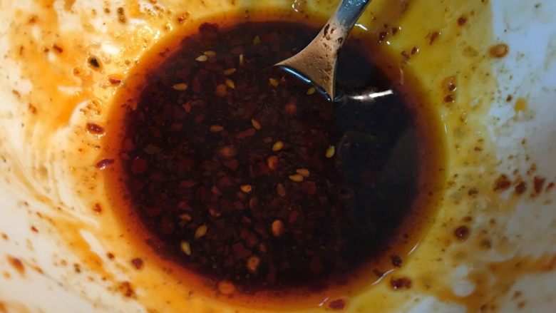 「吃货久久」芦笋虾仁炒面 好吃飞起,准备一碗调汁(蚝油 生抽 老醋 麻油 辣椒油)盐最后放