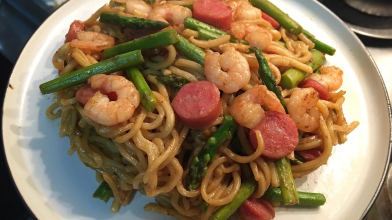 「吃货久久」芦笋虾仁炒面 好吃飞起,完成啦!