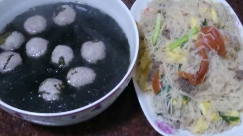 炒米粉,上盘，开饭。