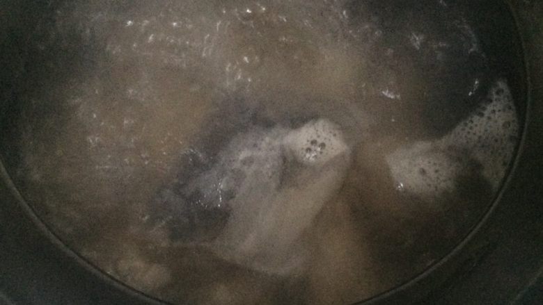 茶香排骨,大火开锅后转小火炖1.5小时即可!关火前十分钟左右加盐调味,调到自己喜好的咸度就好。
