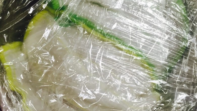 荞麦紫薯发糕,盖上湿布第一次发酵 大概90分钟