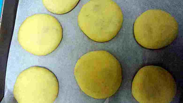 鸡蛋发面馅饼(平底锅版),依次弄好