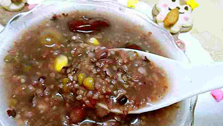 鸡蛋发面馅饼(平底锅版),配碗杂粮粥完美，好吃又营养