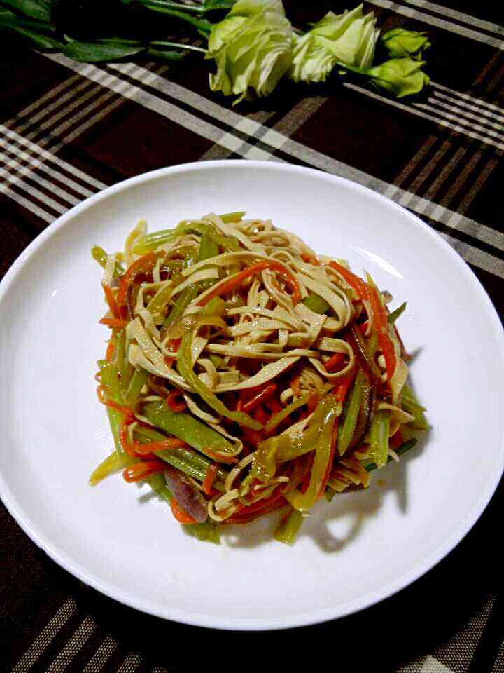 “素炒什锦”绅士私房菜,这道菜对于食材没有固定要求，根据自己喜好随意搭配就好。