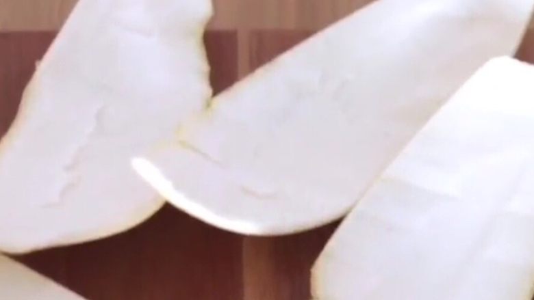 柚皮糖,把柚子皮切出来,去掉大部分白色部分