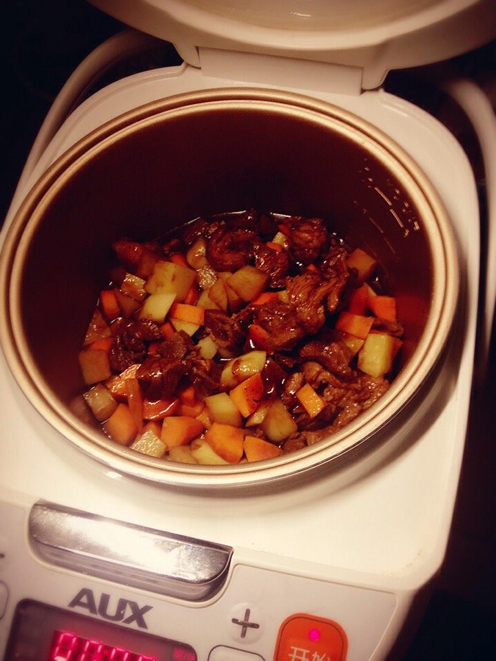 土豆牛肉煲