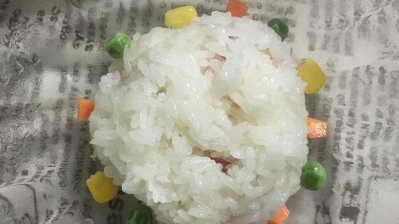 蛋黄肉松糯米饭,稍微装饰一下