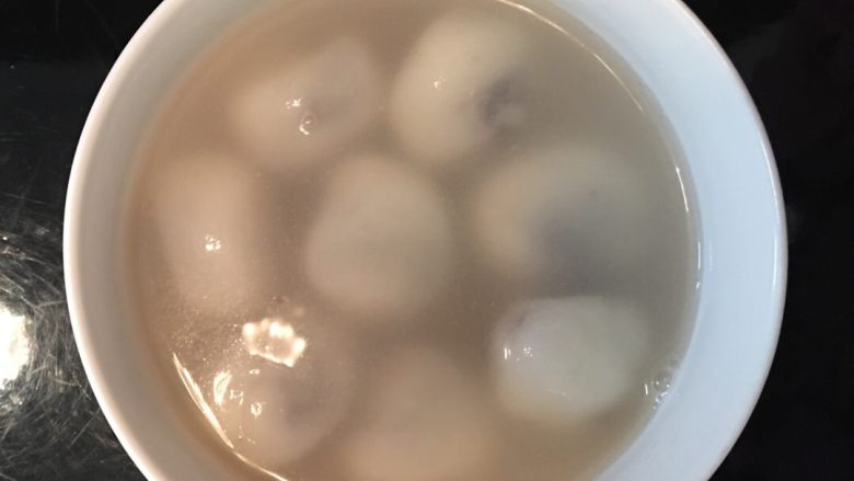 豆沙汤圆,这是直接煮好的,喜甜可以放点糖煮
