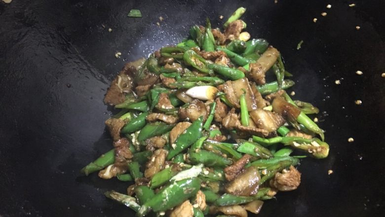 农家小炒肉 湘菜,出锅前。加入大蒜叶段。好美味