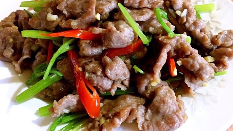 香芹炒牛肉,成品图,美么?😜
