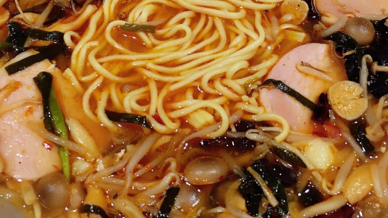四川风水煮鱼,所有食材可按个人喜好加入 最后来包面 只是也解决了