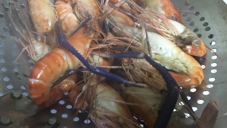 盐焗大虾 湘菜,虾变红后,基本就可以出锅了