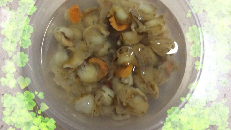 “年夜饭”蒜泥粉丝蒸扇贝肉,<a style='color:red;display:inline-block;' href='/shicai/ 4419'>扇贝肉</a>洗净备用