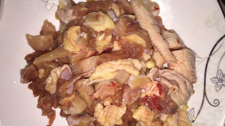 家庭版宫爆鸡丁,鸡肉剥骨,切成丁