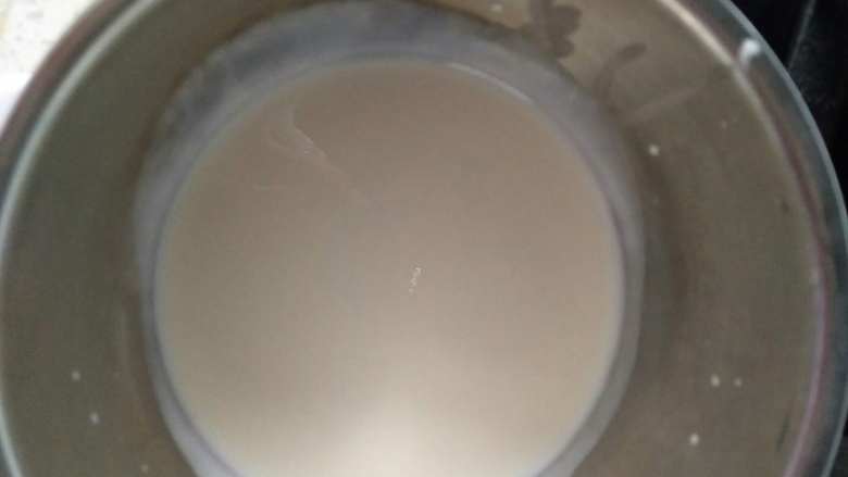 蛋挞,加入淡奶油和牛奶，搅拌