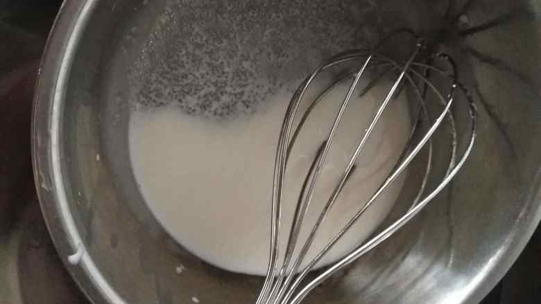 蛋挞,加入<a style='color:red;display:inline-block;' href='/shicai/ 10588'>糖</a>，隔水融化