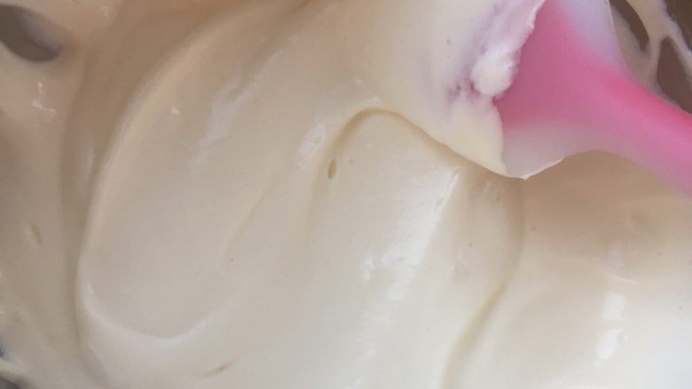 百香果慕斯,做个蛋糕坯子！可以参考我之前一个<a style='color:red;display:inline-block;' href='/shicai/ 156925'>水</a>果盒子配方减半！