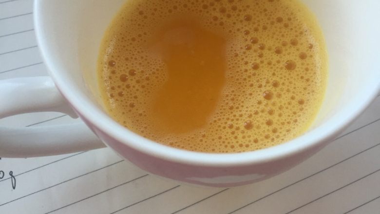 百香果慕斯,取70g的<a style='color:red;display:inline-block;' href='/shicai/ 6021'>百香果汁</a>备用