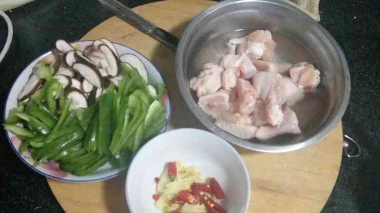 黄焖鸡米饭,制作食材