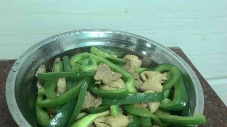 菜椒炒肥肠