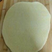 口袋饼干,擀成厚4mm的面饼,放冰箱冷藏半小时以上,拿出来把面饼对折擀成厚7mm的面饼