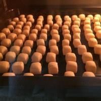 口袋饼干,放进预热好的烤箱,180度烤20-25分钟,烤至表面金黄即可