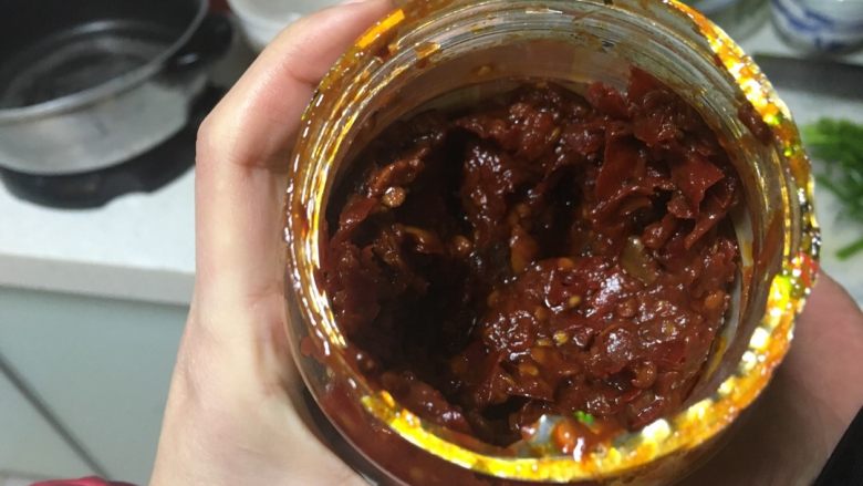 牛腩白萝卜火锅,准备好豆瓣酱