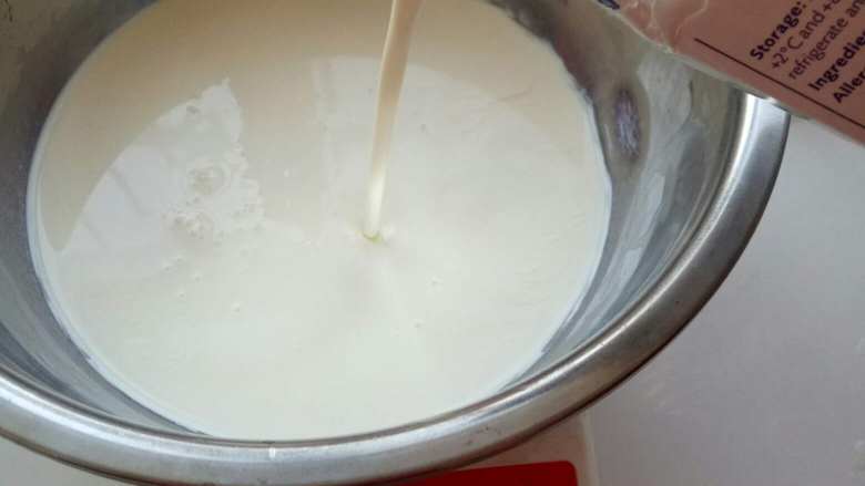 蛋挞,将<a style='color:red;display:inline-block;' href='/shicai/ 219'>牛奶</a>，<a style='color:red;display:inline-block;' href='/shicai/ 48410'>动物奶油</a>，白糖混合一起