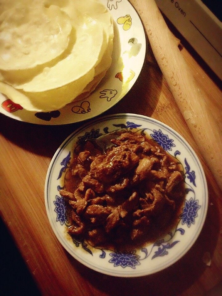 京酱肉丝夹饼