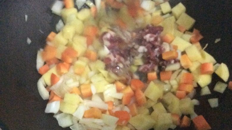 史上超简单的咖哩饭,翻炒