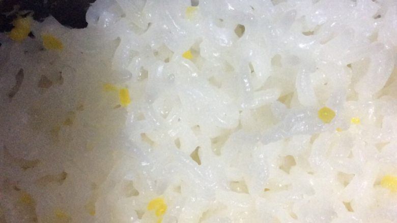 史上超简单的咖哩饭,将汤汁浇进米饭即可