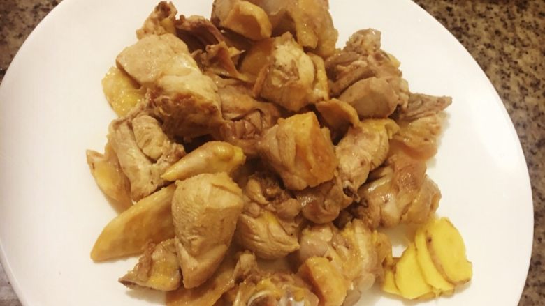 虫草花鸡汤,炒好的鸡肉如图可见的颜色😋