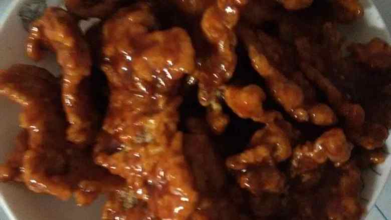 家庭版锅包肉,翻炒一会儿，汤汁均匀的挂在肉上盛出