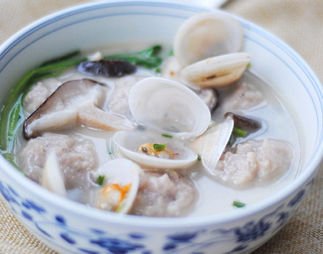 蛤蜊香菇鱼丸汤