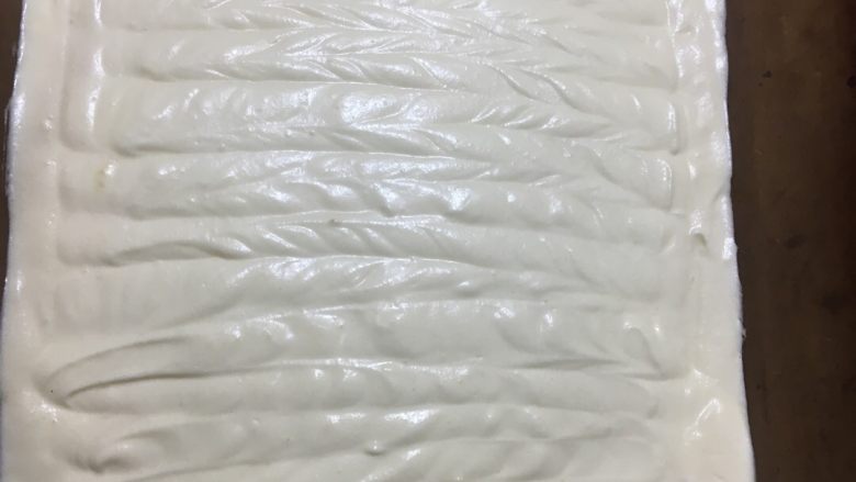红丝绒棉花蛋糕卷,瞧我划的,画符一般,嘻嘻